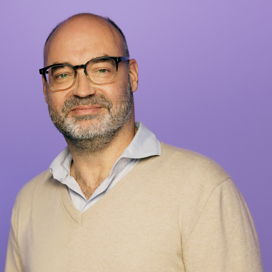 Portraitfoto von Alexander Cammann Journalist, Feuilleton-Redakteur (Foto: Marzena Skubatz für DIE ZEIT)
